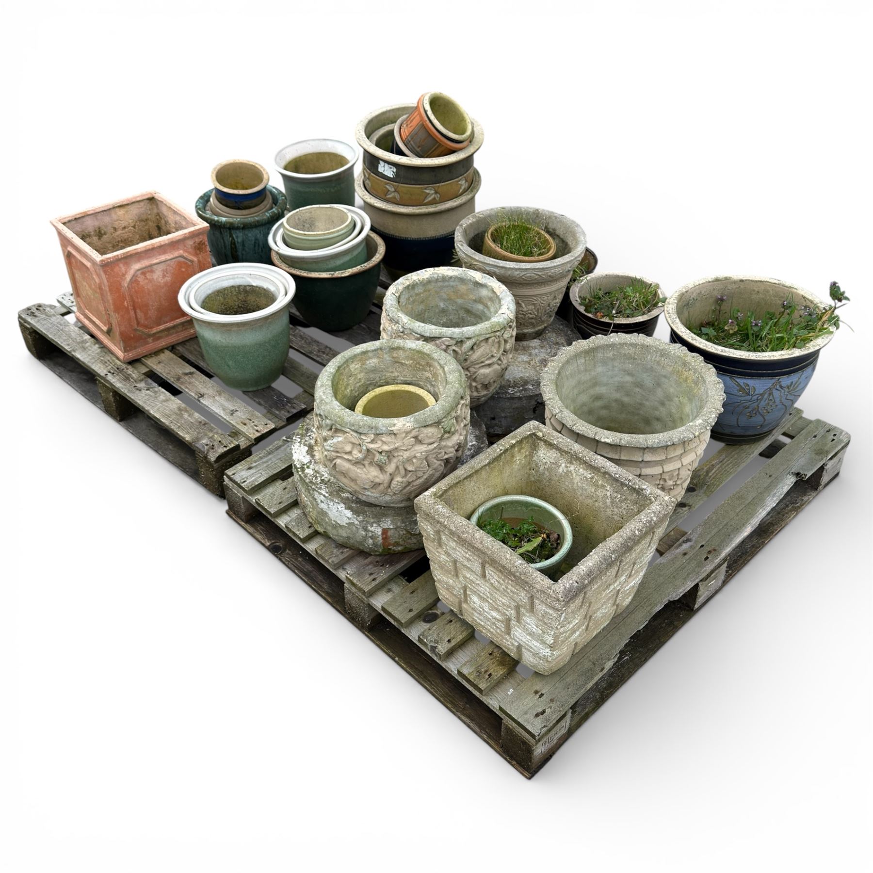 Large collection of plant pots (24)