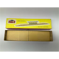 Hornby Dublo - 5006 Engine Shed Extension Kit; 5085 Suburban Station Kit; and 5030 Island Platform Kit; all in pictorial boxes; and Plastic Platform Extension in associated box lid (4)