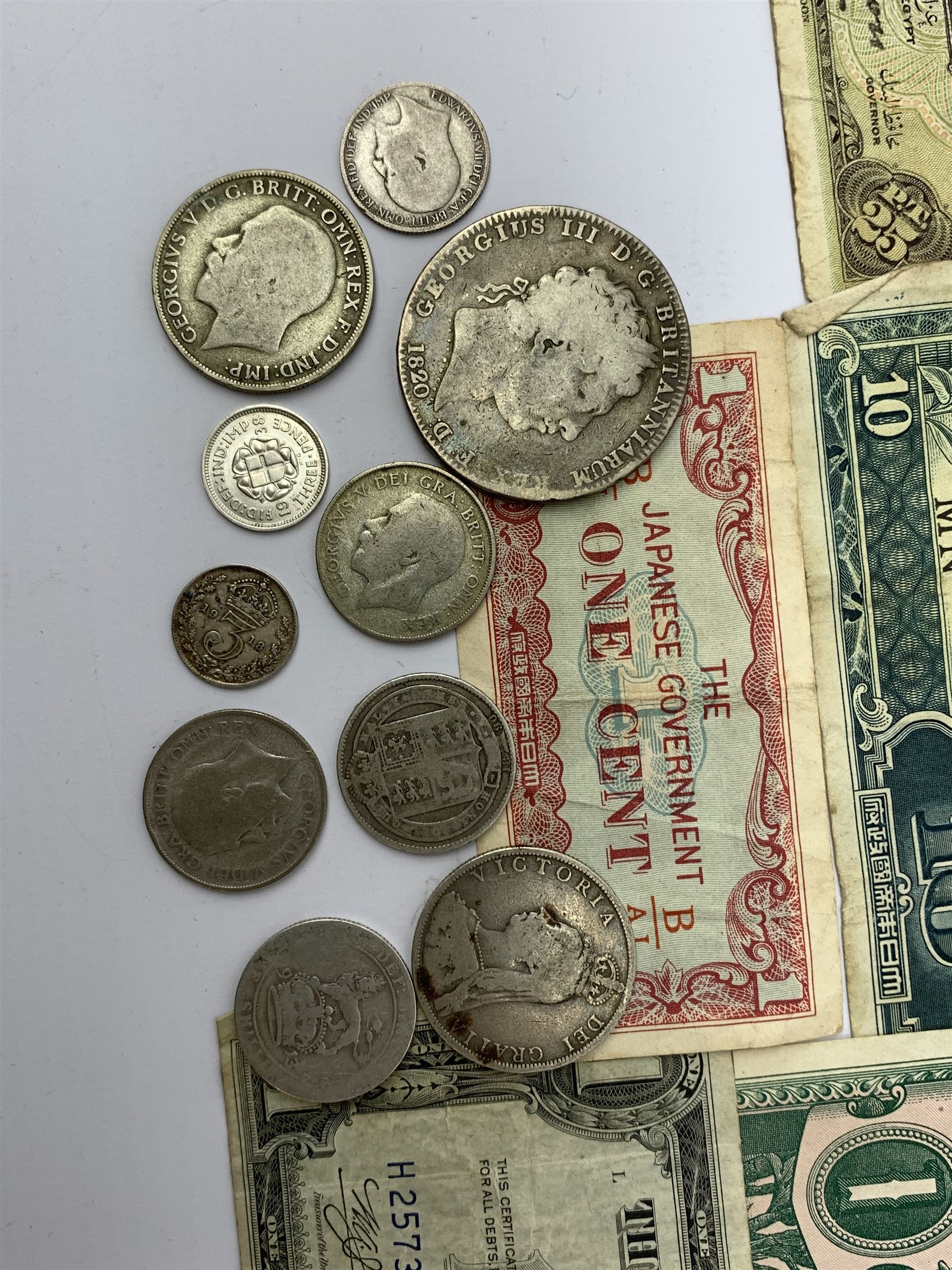 Great British and World coins including approximately 50 grams of pre 1920 Great British silver coins including George III 1820 crown, approximately 100 grams of pre 1947 Great British silver coins, Irish 1928 half crown, small number of United States of America coins etc and a small number of World banknotes