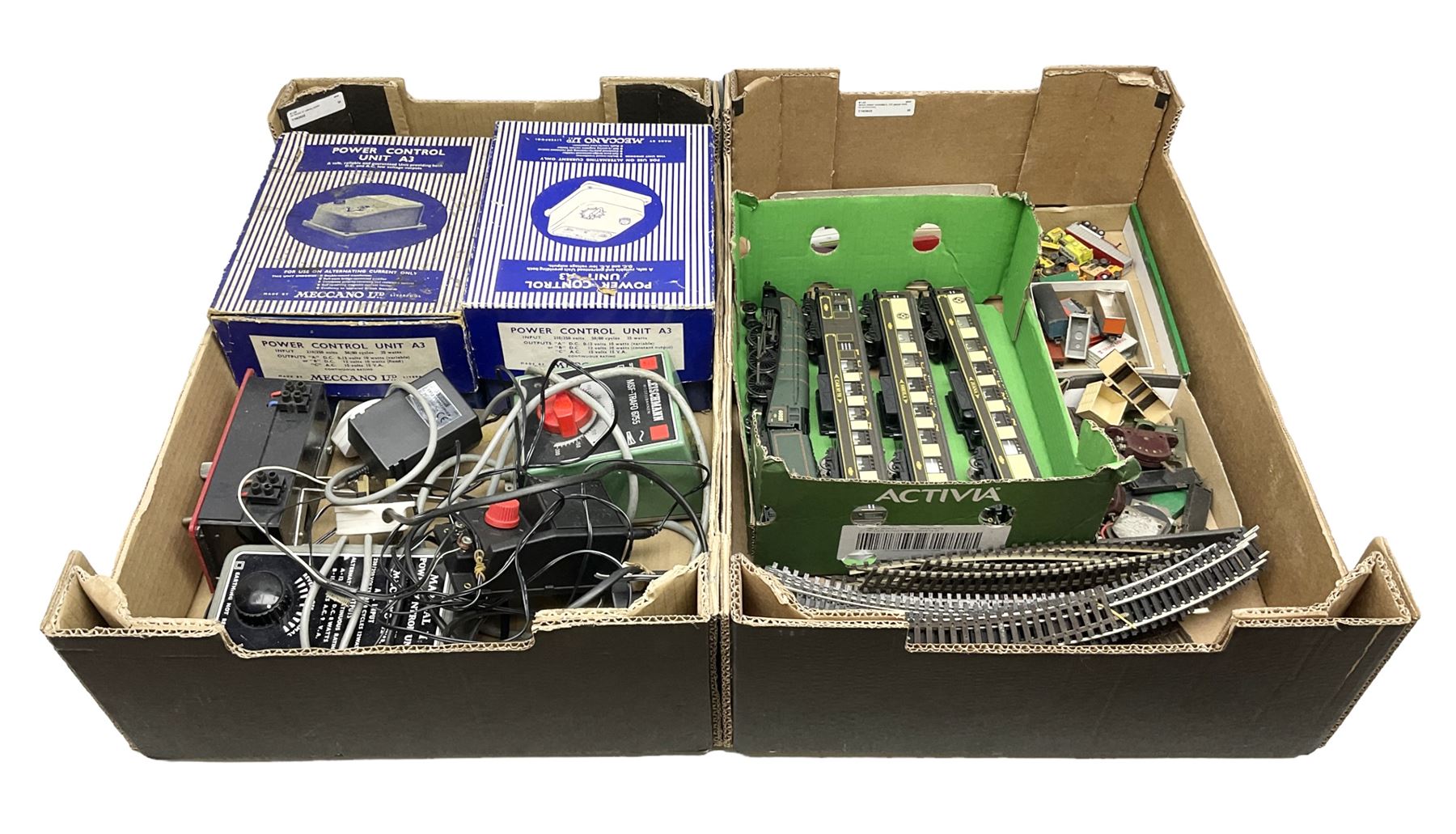 Hornby '00' gauge Class A4 4-6-2 locomotive 'Golden Plover' No