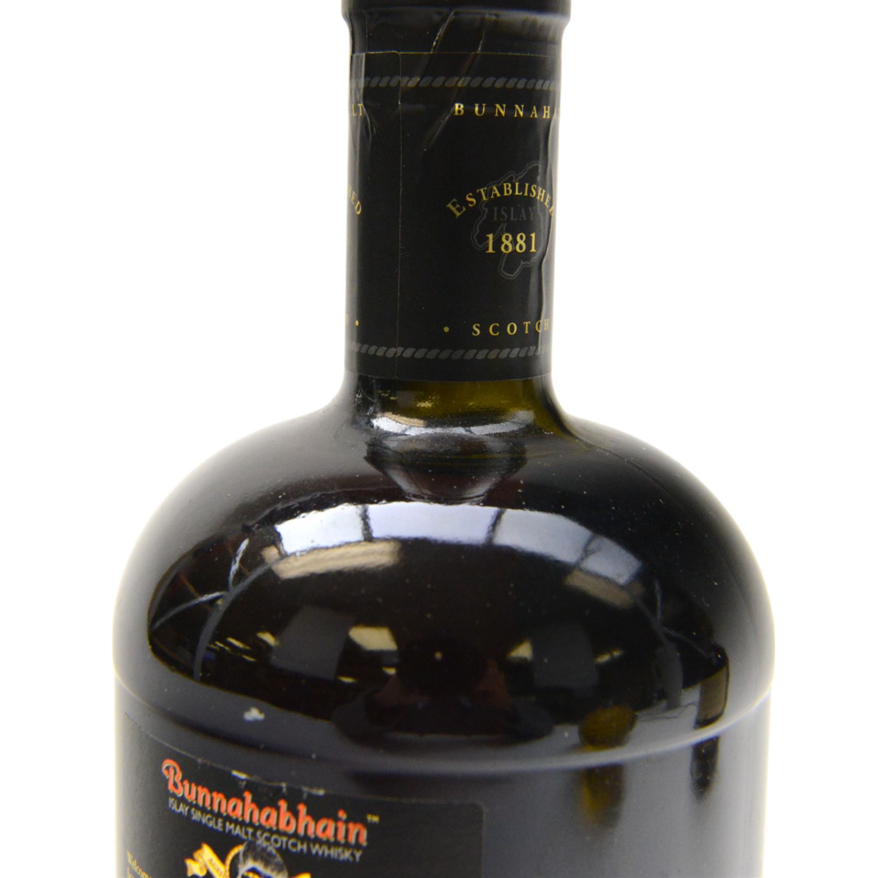 Against the Grain Deaded Lurgie single malt Scotch whisky, together with Bunnahabhain 12 year old, Islay single malt Scotch whisky and Old St Andrews blended Scotch whisky, verious contents and proof 