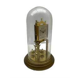 A “Kundo” 400-day torsion clock made by the 20th century German manufacturer Kieninger & Obergfell, with a  decorative square dial and pierced steel hands within a foliate bezel, on a circular base with adjustable feet, four-ball rotary pendulum under a glass shade. 
H30cm
