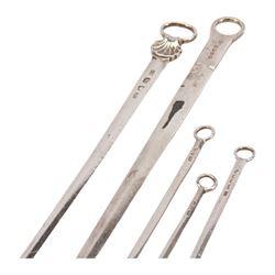 Two George III silver meat skewers, the first example with shell mounted ring terminal, hallmarked Philip Roker III, London 1765, L31cm, the second with ring terminal, hallmarked Thomas Wilkes Barker, London 1810, L32.5cm, together with three George III silver poultry skewers, one example hallmarked Solomon Hougham, London, date letter worn, possibly 1804/1806, and two hallmarked London 1804, no visible makers marks, longest poultry skewer L20cm, smallest L15.5cm, bearing Christie's lot label, (5)

Provenance: Lot 225, portrait Miniatures, Objects of Vertu and Silver, Christie's, 22nd February 2005