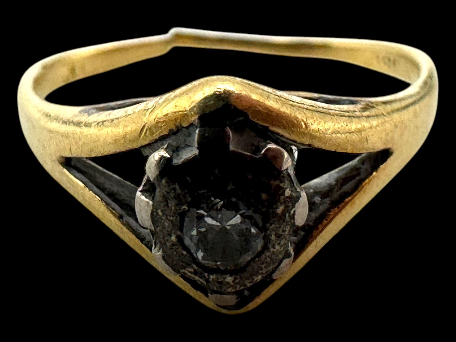 18ct gold stone set ring, together with a 9ct gold signet ring with split band