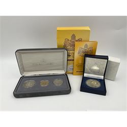 The Singapore Mint 2000 sterling silver proof one thousand five hundred Rs coin and an Australian Centenary of Federation 2001 three- coin set, both cased with certificates