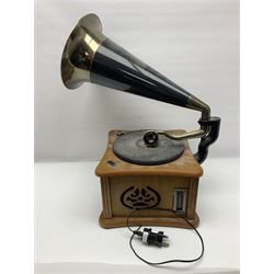  Roadstar HIF-1850TUMPK retro style record player with gramophone 