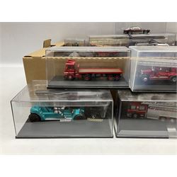 Thirty-two Oxford die-cast models including a Haulage Company Norfolkline limited editon model, lorries, fire engines etc (32) 