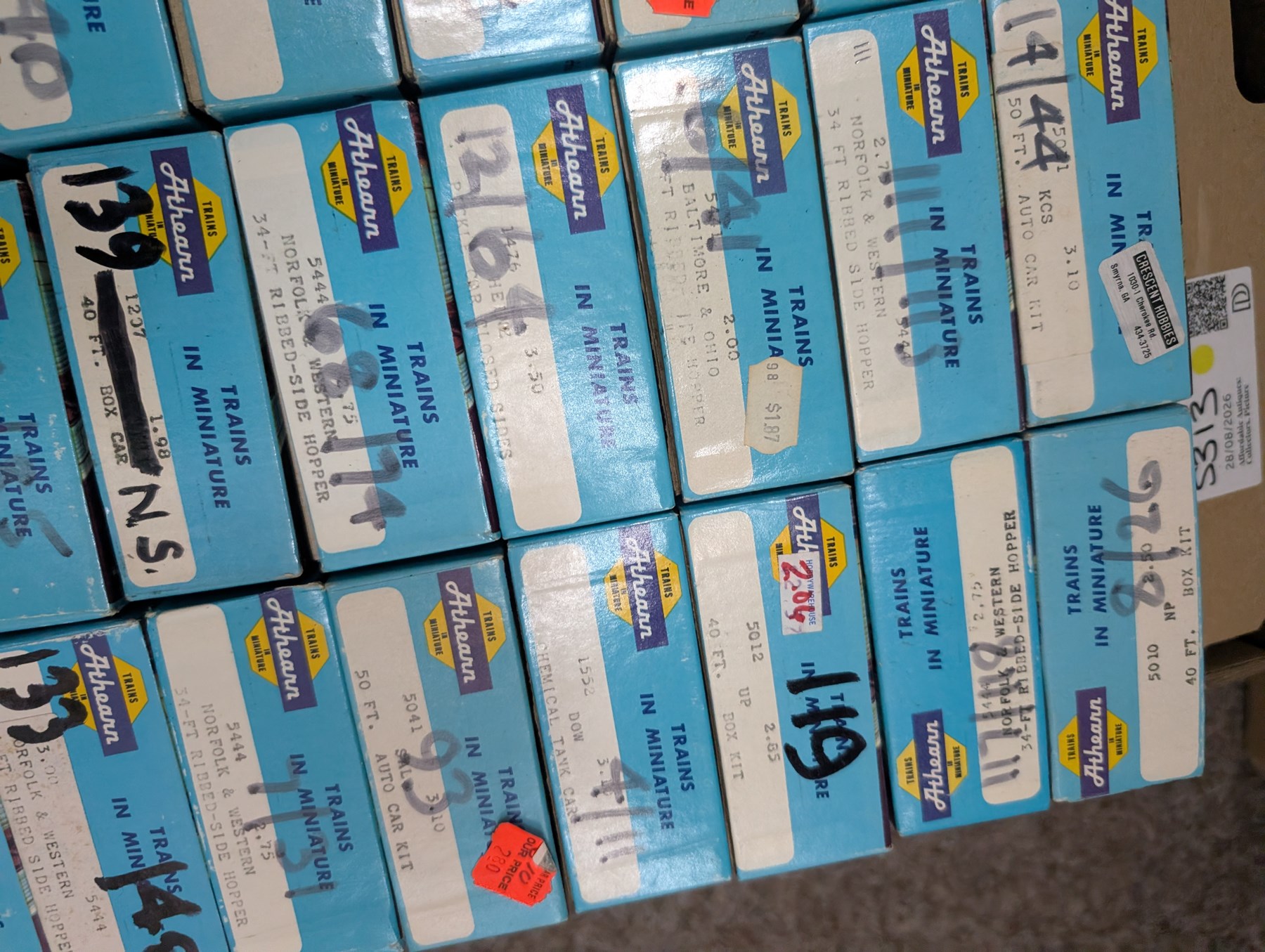 Large collection of HO scale Athearn kit built rolling stock, boxed