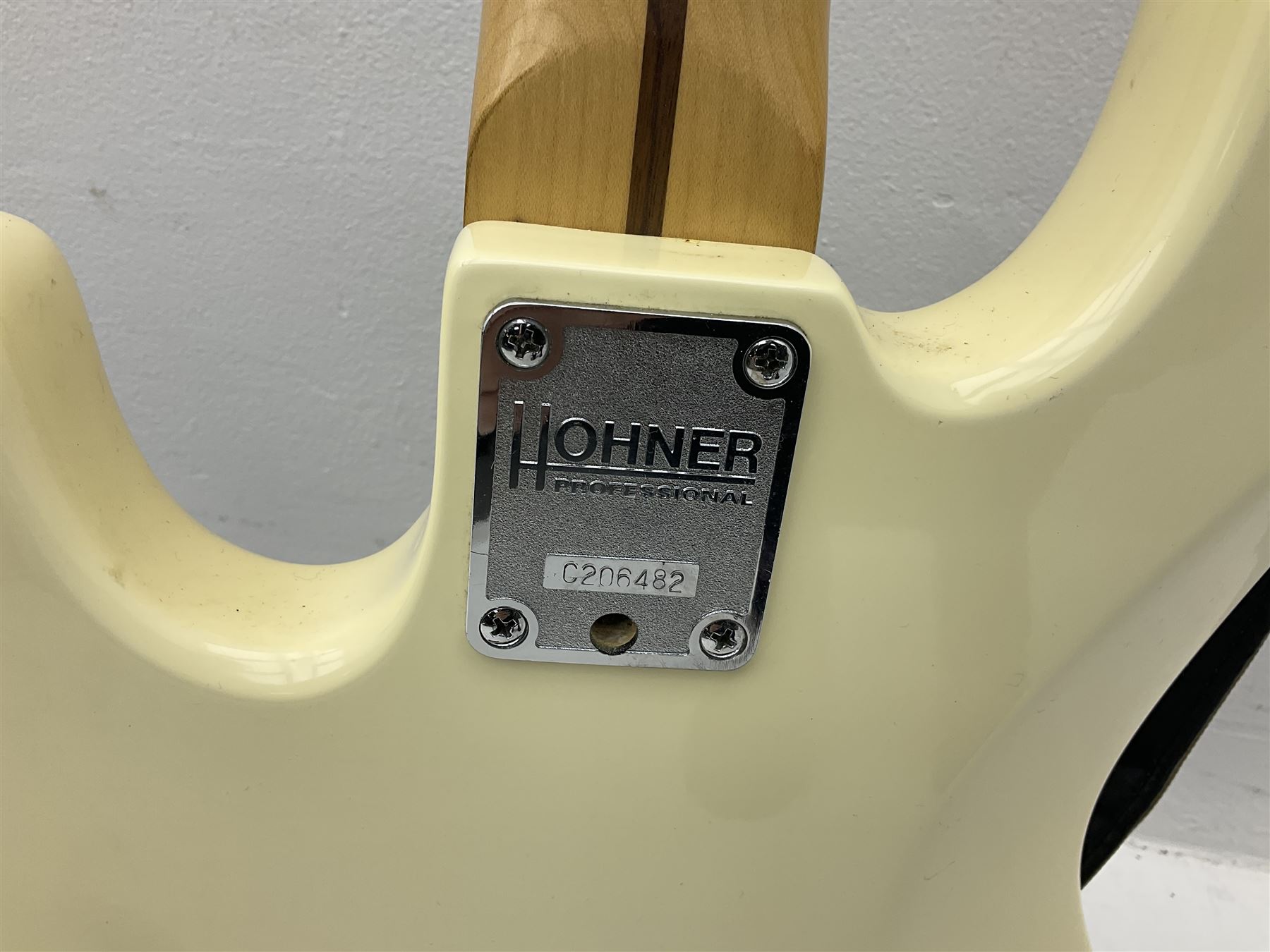 Hohner Professional J Bass F1 four-string fretless electric bass guitar, serial no.C206482 L116cm; in soft carrying case