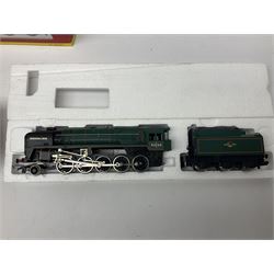Hornby '00' gauge - Coronation Class 4-6-2 locomotive 'Duchess of Gloucester' No.6225 in LMS maroon; Class A1/A3 4-6-2 locomotive 'Flying Scotsman' No.4472 in LNER green; Class 9F 2-10-0 locomotive 'Evening Star' No.92220 in BR green; all boxed; and Class A1/A3 4-6-2 locomotive 'Prince Palatine' No.60052 in BR blue; unboxed (4)