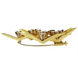 18ct gold abstract design brooch, set with eleven round brilliant cut diamonds