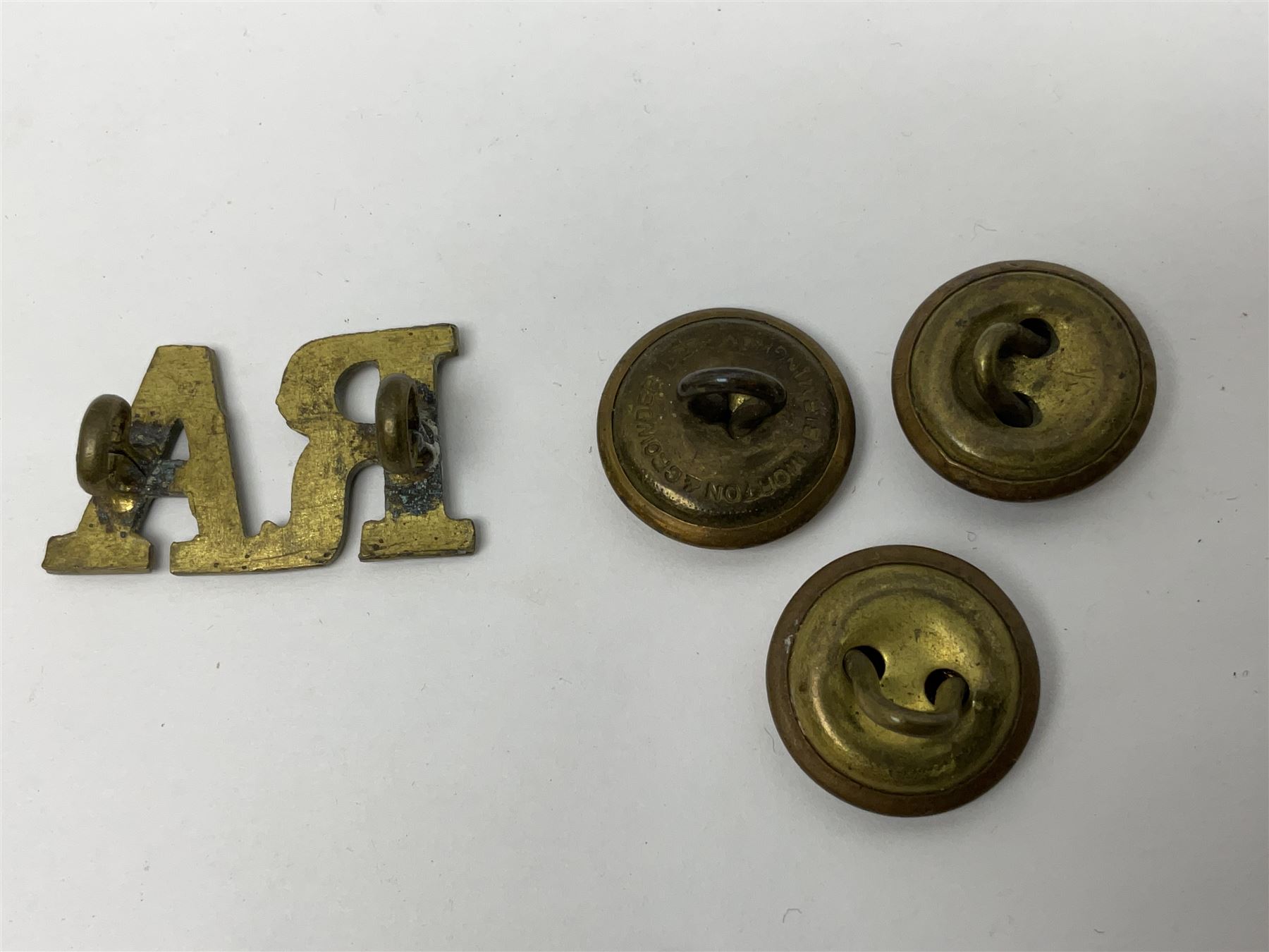 Two Services Rendered badges Nos.B23060 and B201341; two MSO BAOR (Mixed Services Organisation British Army of the Rhine) badges; small quantity of shoulder titles, lapel/sweetheart brooches, buttons and non-military related items