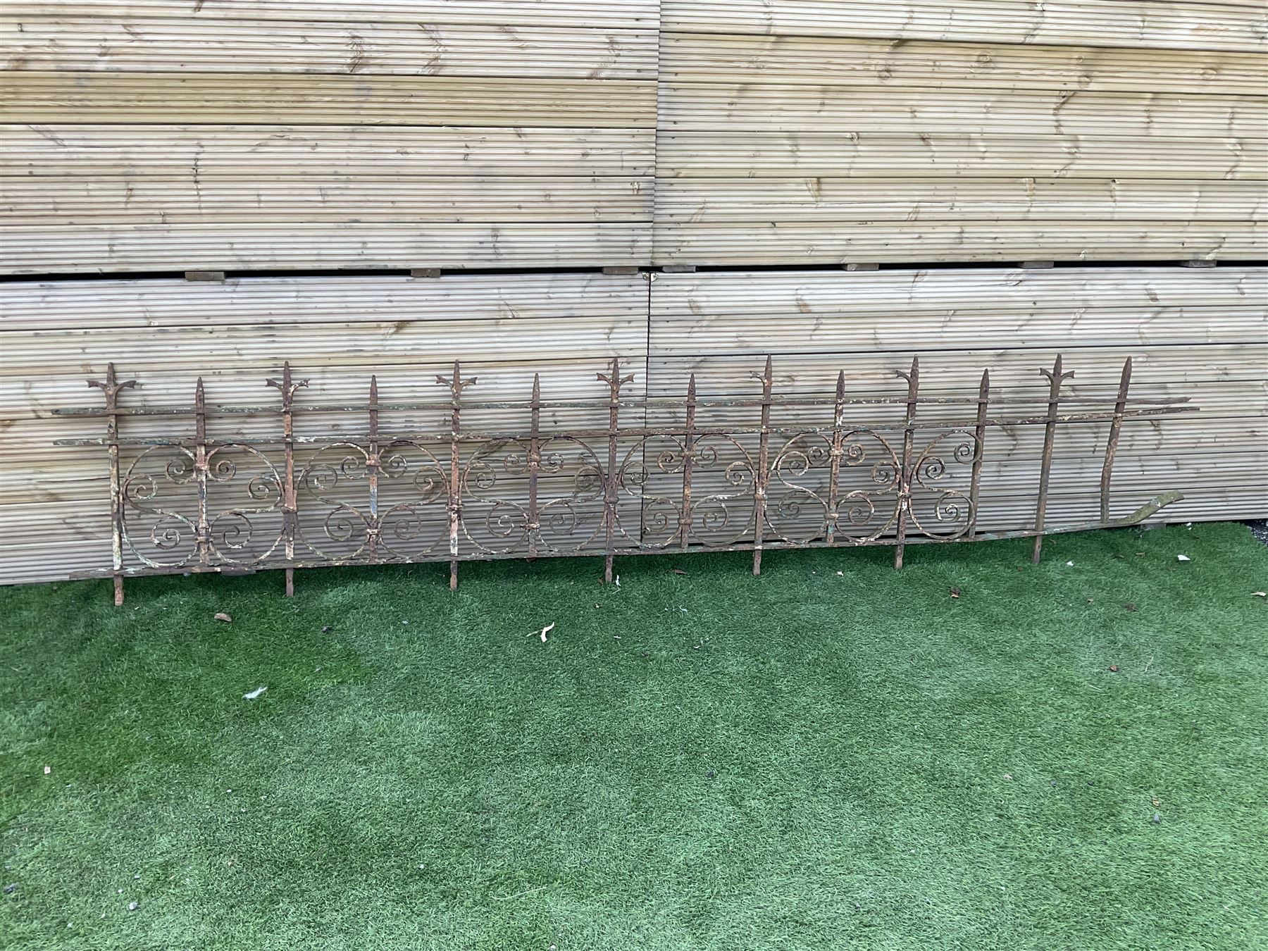 19th century wrought iron garden or building railings - THIS LOT IS TO BE COLLECTED BY APPOINTMENT FROM DUGGLEBY STORAGE, GREAT HILL, EASTFIELD, SCARBOROUGH, YO11 3TX