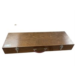 Wooden shotgun case, L82cm