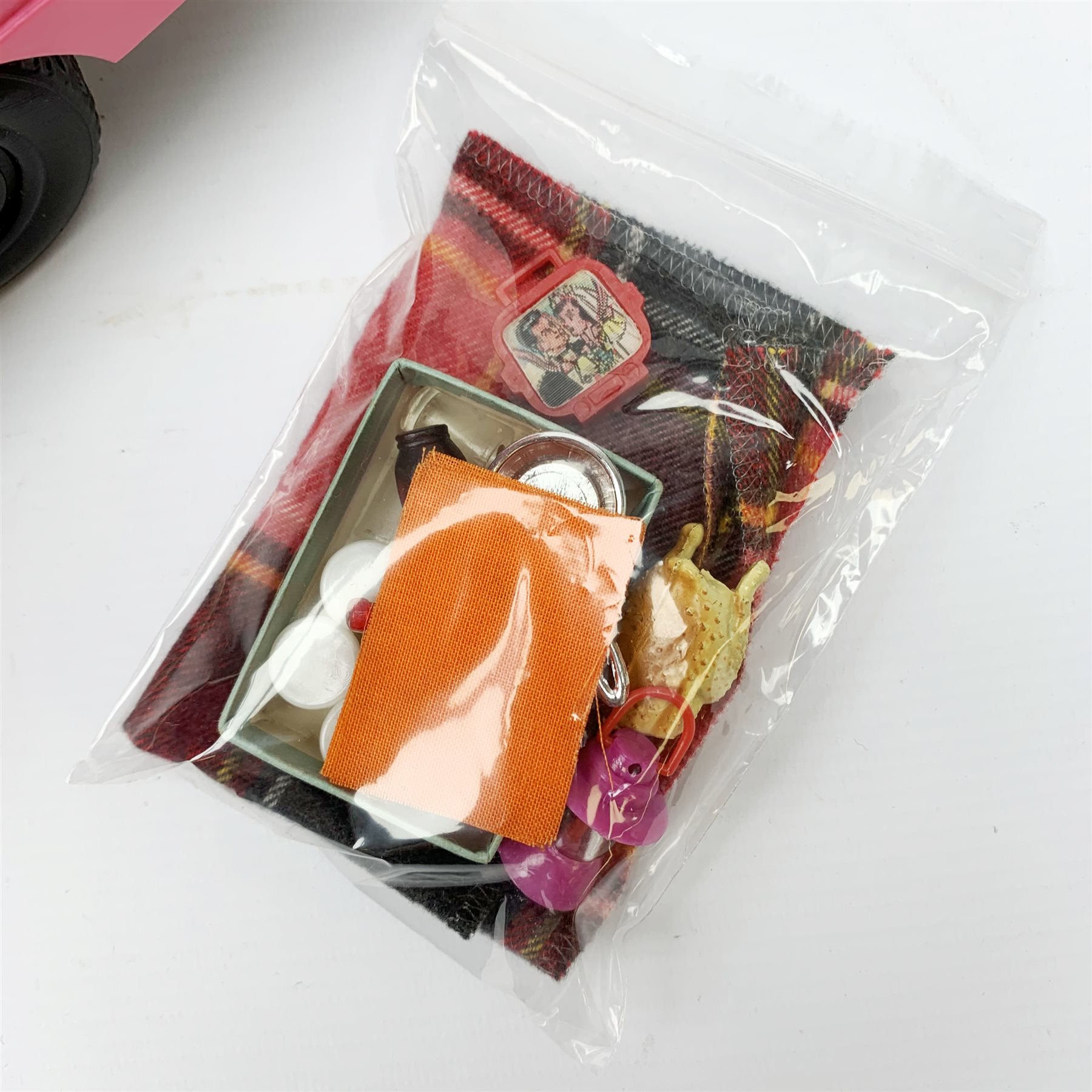 Pippa Range Rover Camper with picnic accessories, boxed