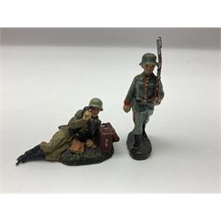 German Lineol Flak Artillery Gun on revolving base H11cm; four other Lineol WW2 German soldiers; and three Elastolin German soldiers including reclining radio operator (8)