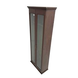 19th century mahogany gun cabinet, enclosed by two glazed doors
