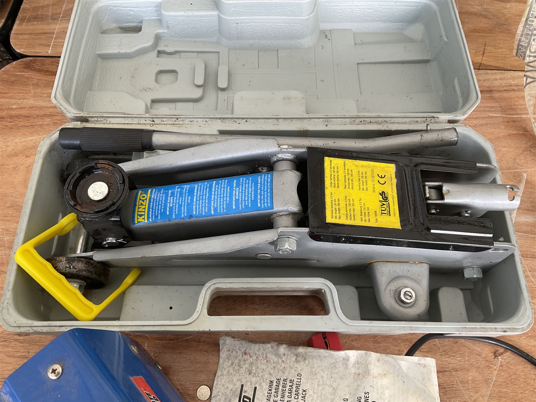 Ultimate Speed ULG 12A2 battery starter/charger and hydraulic roller jack - THIS LOT IS TO BE COLLECTED BY APPOINTMENT FROM DUGGLEBY STORAGE, GREAT HILL, EASTFIELD, SCARBOROUGH, YO11 3TX