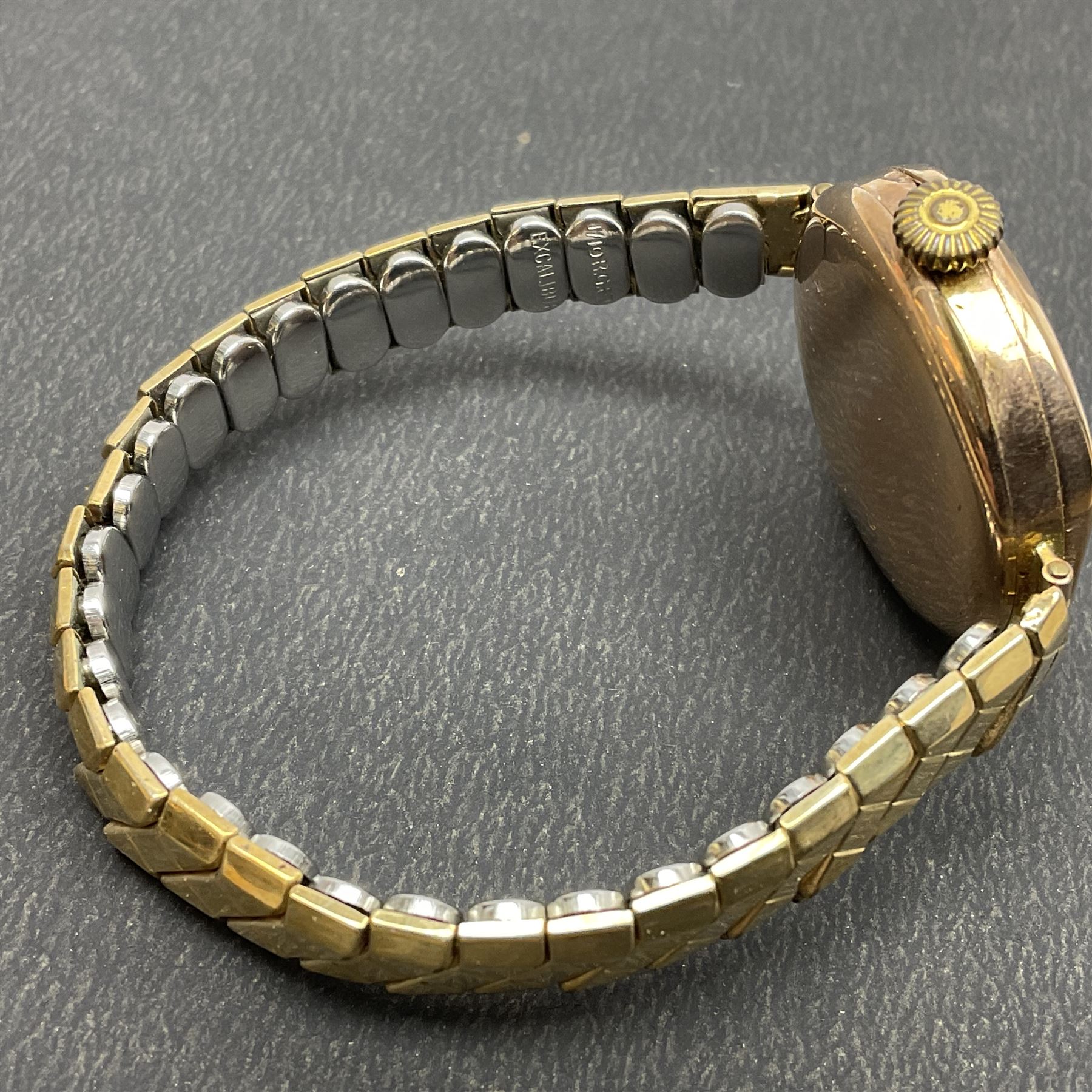 9ct gold jewellery, including rose gold cased ladies wristwatch on gilt stretch strap, pair of small hoop earrings and three other odd hoop earrings