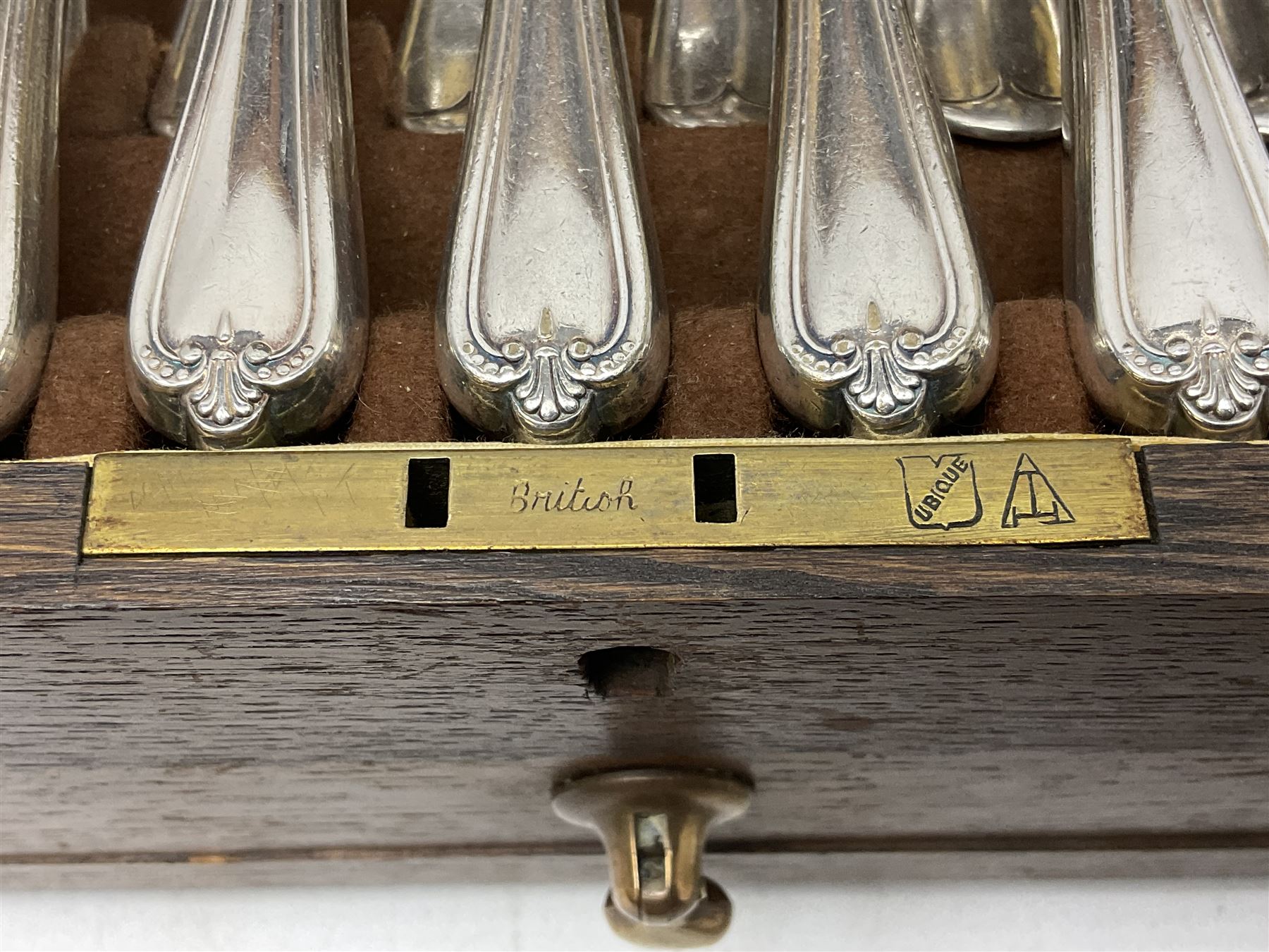 Twelve place setting canteen of cutlery by Lee & Wigfull Ltd, cased in an oak  chest, with key, meat carvers are missing, H18cm, L44cm 