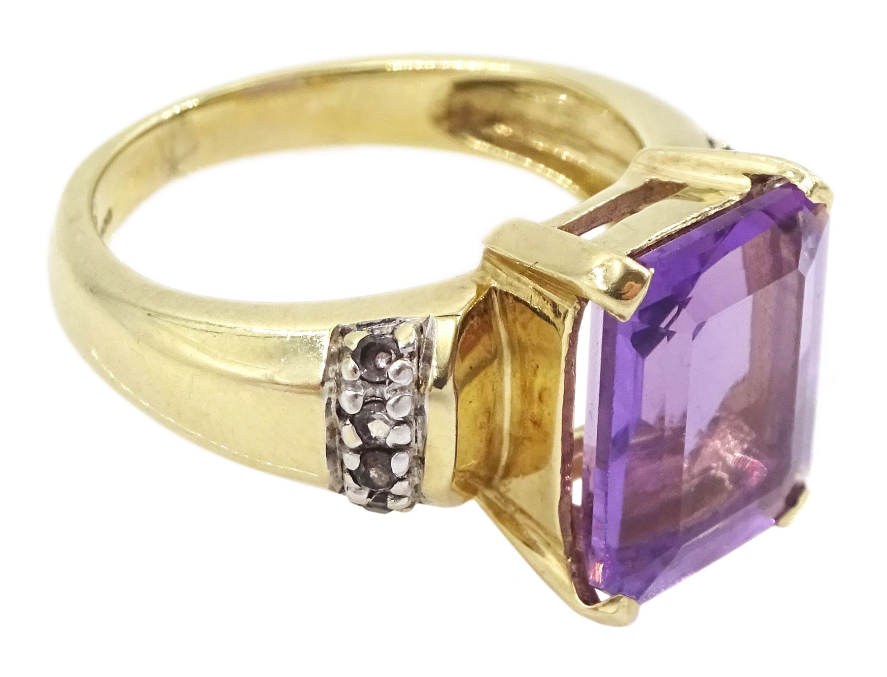 9ct gold single stone emerald cut amethyst ring, with white topaz set shoulders hallmarked
