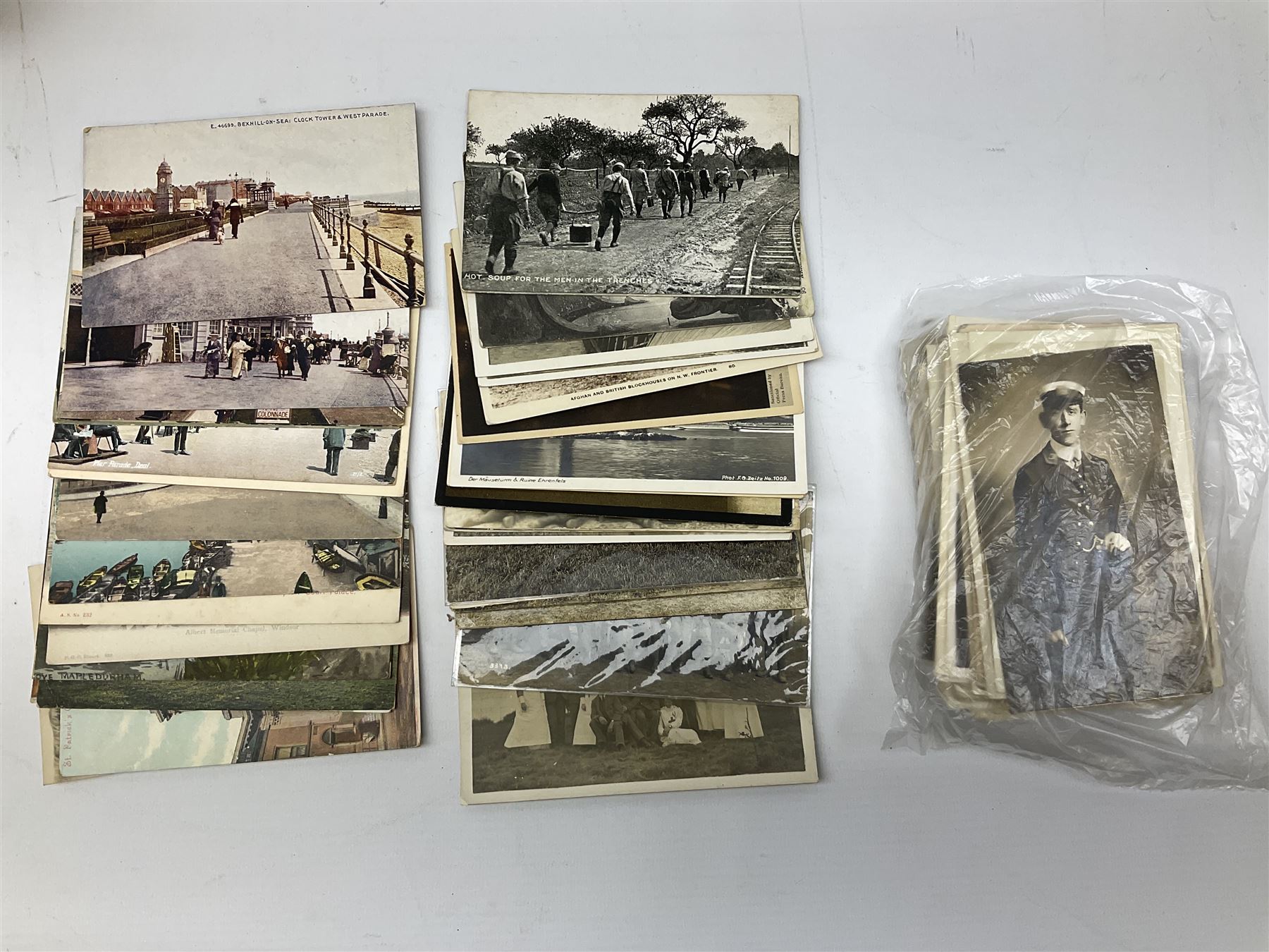 Comic postcards including Bamforth and Quip examples together with WW1 postcards, a collection of world stamps including examples from China, and other ephemera 