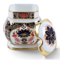 Royal Crown Derby Old Imari 1128 pattern cruet set, comprising salt, pepper and mustard pot 