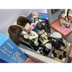 Large collection of Wallace & Gromit collectables, including four Born to Play  figures, clocks, composite figures, etc, in four boxes   