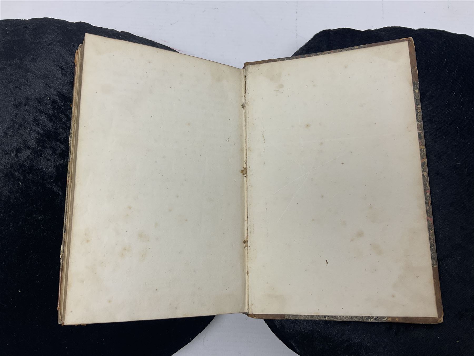 Daniel De Foe; The Life and Adventures of Robinson Crusoe Written by Himself, vol 1, Stockdale, London 1804 