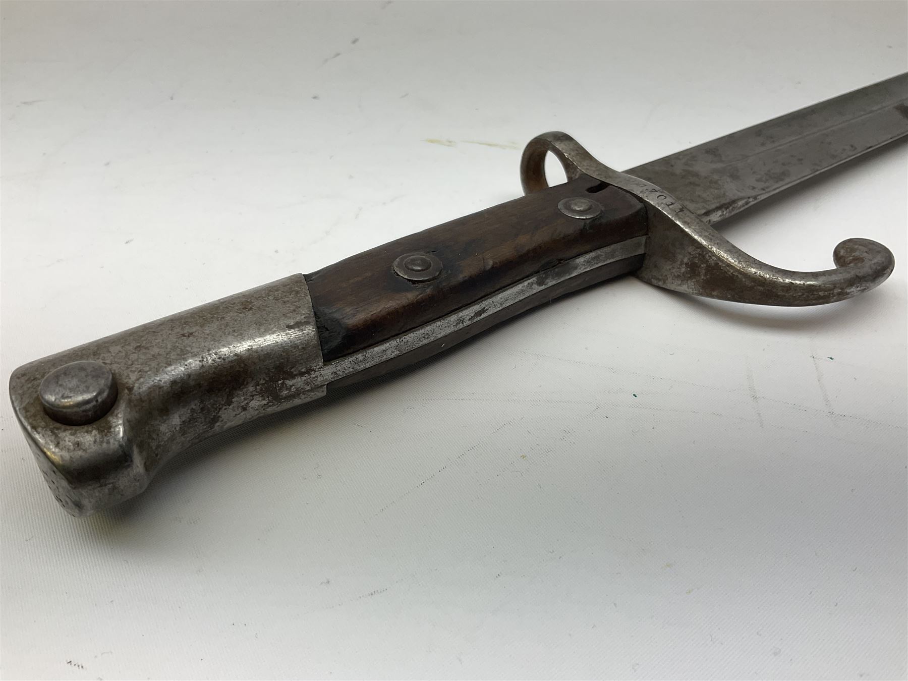 German-made 1908 pattern bayonet by Weyersberg, Kirschbaum & Co, Solingen as used by the Brazilian Army, with 30cm fullered steel blade and hooked quillon numbered 107011 L43cm overall; and Swedish Carl Gustav M1896 Mauser knife bayonet with 21cm steel blade and machined steel grip; in metal scabbard, both numbered 299 L35cm overall (2)