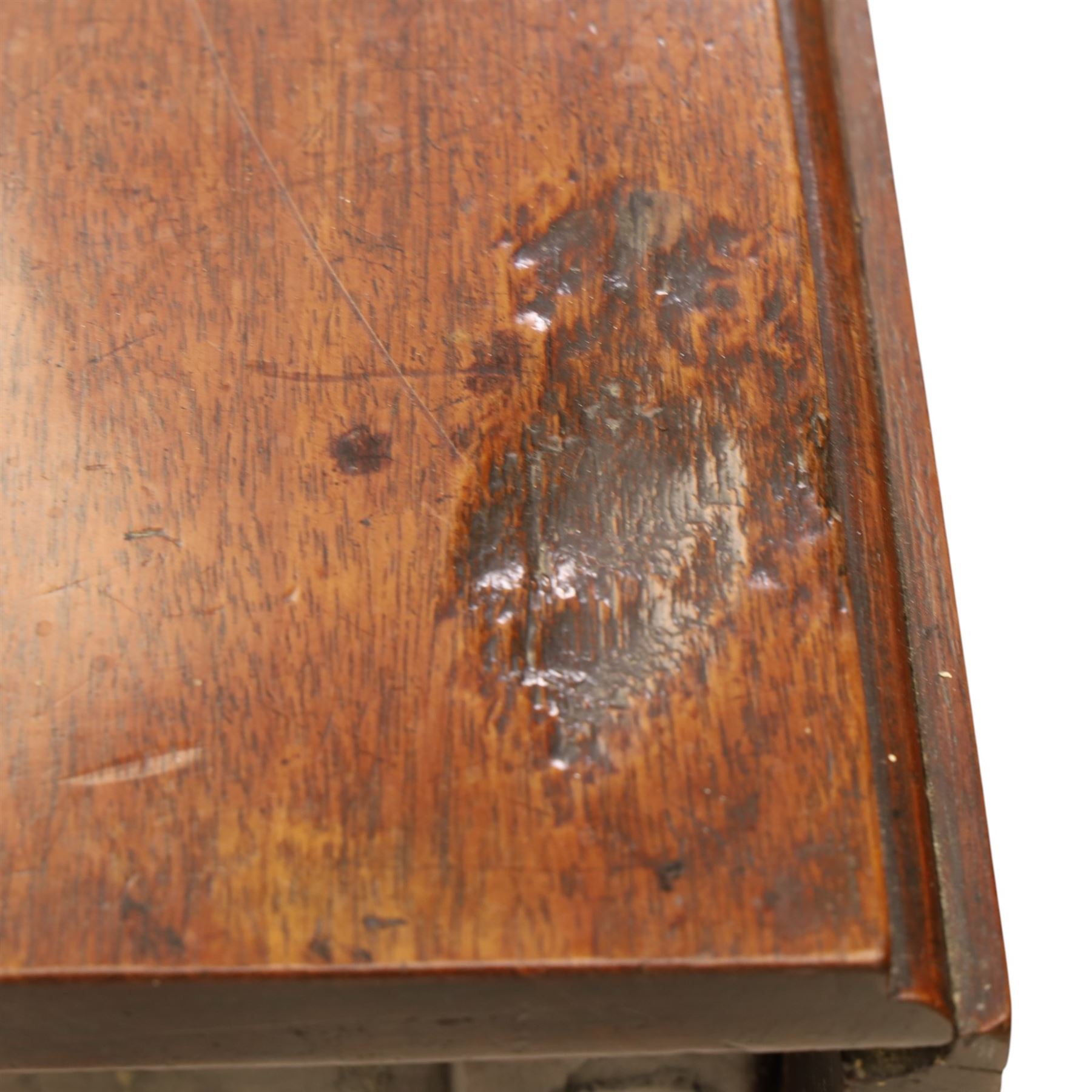 Mahogany octagonal drop lead dining table, on square supports, extends to 149cm
