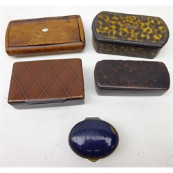  Georgian Bilston enamel snuff/ patch box, 19th century walnut snuff box & three 19th century papier mache snuff boxes, one with faux tortoise shell painted panels and another with tartan style top (5)  