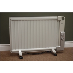  Challenge 700W Panel oil filled radiator, W89cm, H62cm (This item is PAT tested - 5 day warranty from date of sale)  