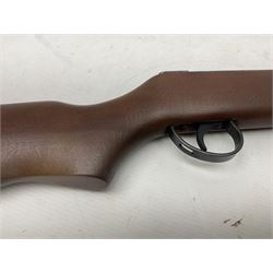 BSA Meteor .22 cal. air rifle with break-barrel action, serial no.TH80547, L106.5cm overall; in original box with accessories. NB: AGE RESTRICTIONS APPLY TO THE PURCHASE OF AIR WEAPONS.