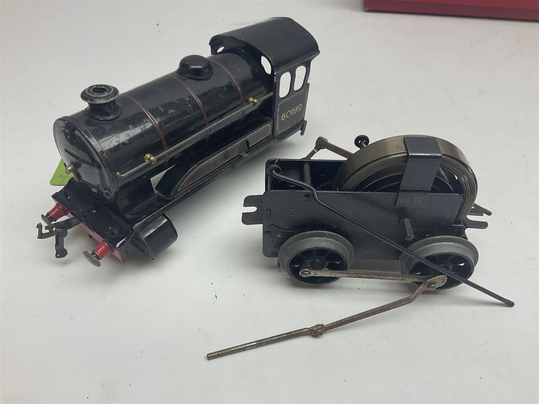 Hornby '0' gauge - No.501 clockwork 0-4-0 locomotive No.1842; boxed; No.501 Tender; boxed; No.101 clockwork 0-4-0 locomotive No.2270; and No.50 clockwork 0-4-0 locomotive No.60199 for spares or repair; boxed (4)