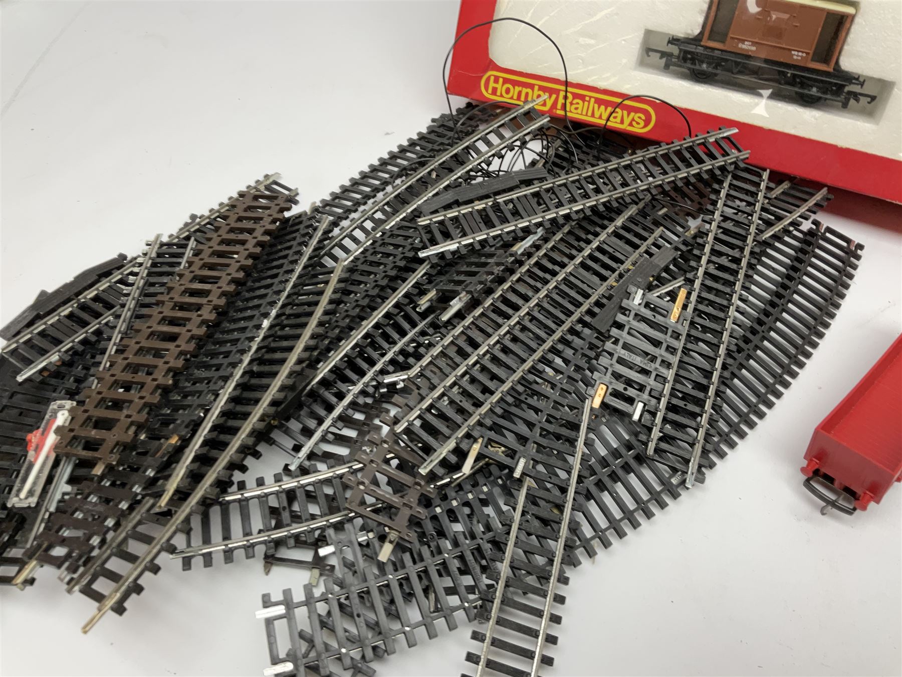 '00' gauge - Hornby Freightmaster train set with Class 31 A1A-A1A diesel locomotive No.D5572; Tri-ang RS24 train set (lacking locomotive); both boxed; three unboxed locomotives (one for spares or repair); four wagons; and quantity of track