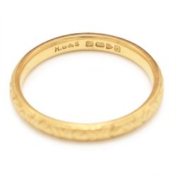 18ct gold wedding band old wedding band, the inside engraved 'Fidelity', the shank with engraved decoration, Chester 1954