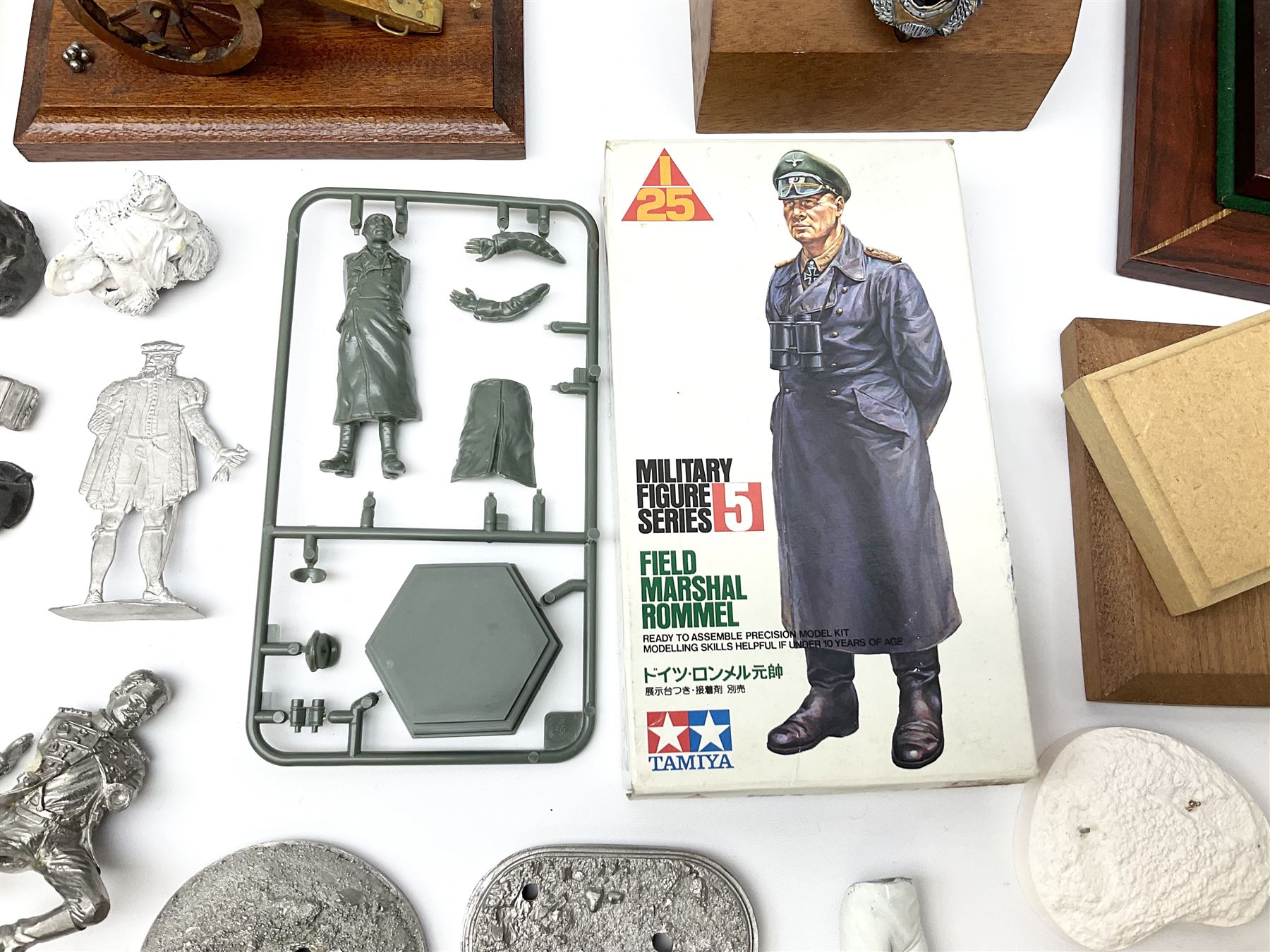 Quantity of cast metal figures and busts by Ceremonial Studios, Amati Miniatures etc including historical soldiers, American Native Indians etc predominantly in unmade/part constructed and unpainted kit form; together with associated accessories, wooden plinths etc; and boxed plastic soldiers
