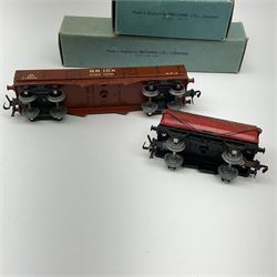 Hornby Dublo - High Capacity Wagon D1 (N.E. brown base with black wheels); and Oil Tank Wagon D1 'Royal Daylight'; each in pale blue box (2)