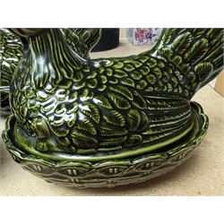 Portmeirion set of three graduating hen on nests, in green glaze, with impressed mark beneath, tallest H21cm, 