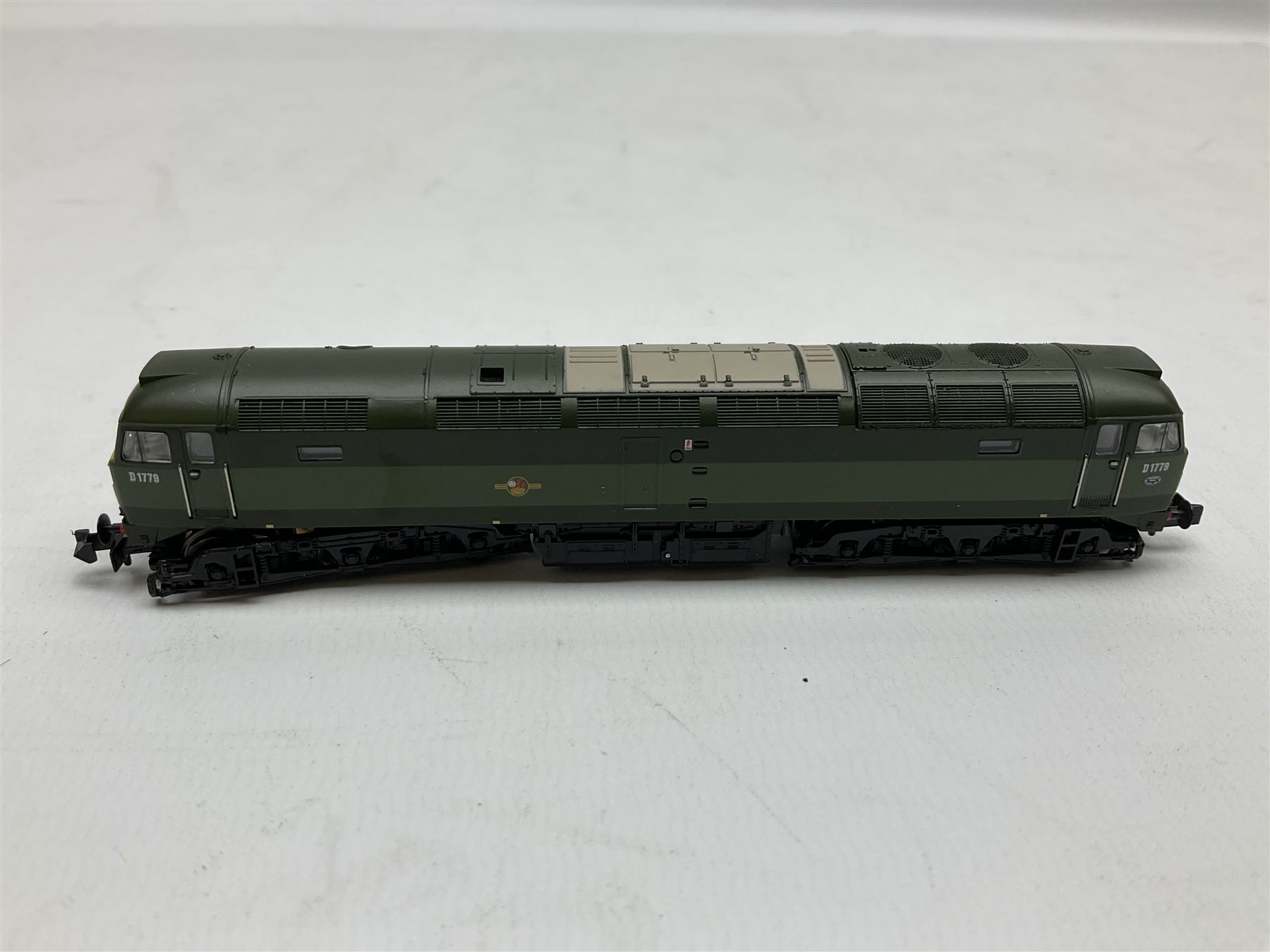 Graham Farish by Bachmann 'N' gauge - Class 47/0 locomotive no.D1779 and Class 55 Deltic locomotive no.D9007 (2)