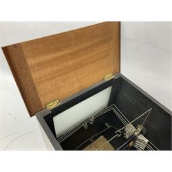 Mahogany tabletop Stereo viewer, with four Valentine Blancherd stereograph views of London, H32cm