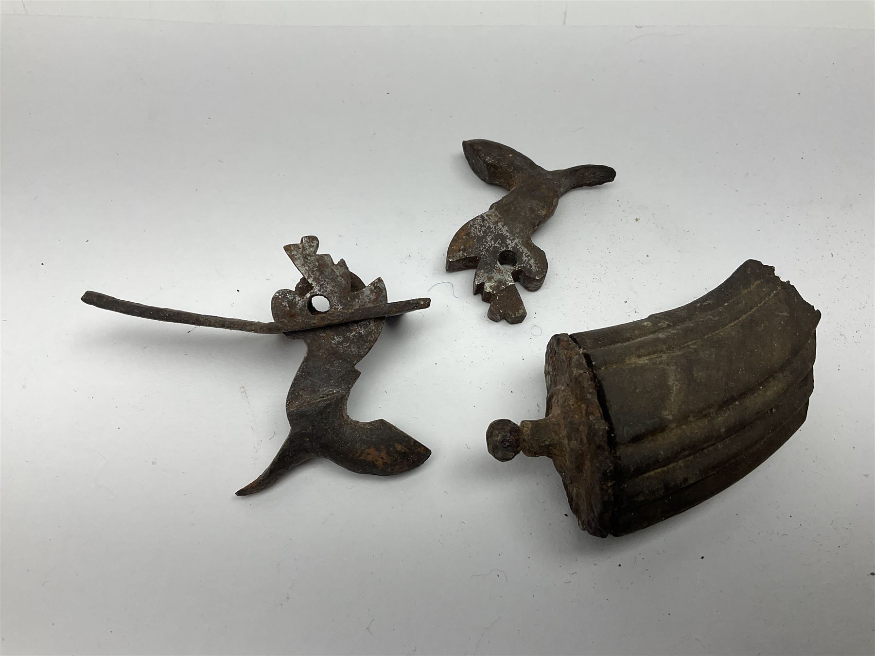 WW2 German Luftwaffe Mess cutlery comprising table spoon and fork, each with H.M.Z.38 mark; WW1 British War Medal awarded to L-13858 Gnr. J. McCabe R.A.; and small quantity of military badges, rank pips etc