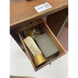 19th century Henry Crouch lacquered brass and black monocular microscope inscribed 'H. Crouch 51 London Wall London 476' with rack and pinion focusing H36cm, in fitted mahogany carrying case with extra lenses, twenty-six predominantly annotated prepared glass slides by W. Watson, Richard Suter, Wheeler, Thomas Groves etc including one marked Prize Medal Paris 1867, eight Walter White prepared card mounted slides and five original packets of C.J. Watkins unprepared specimens.