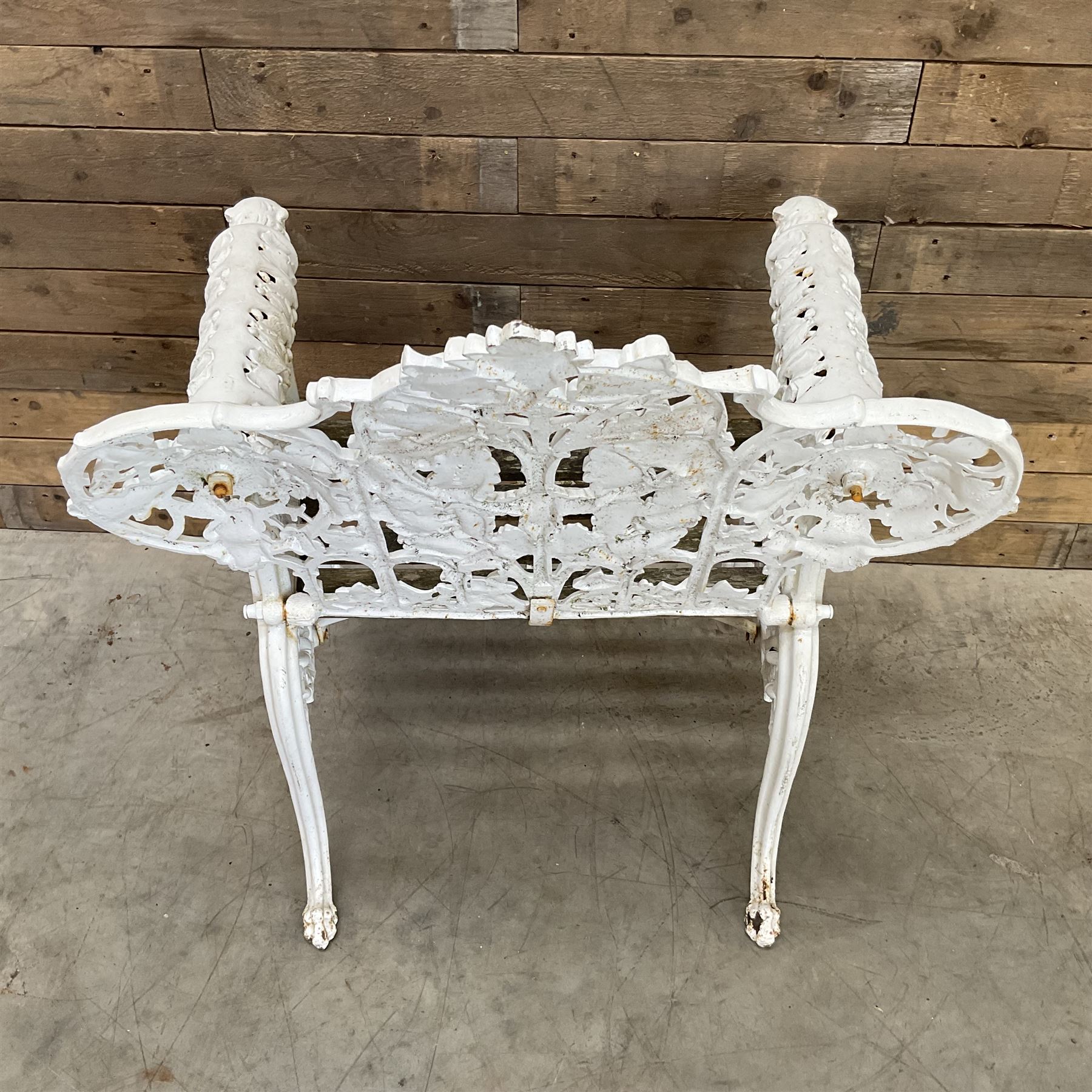 20th century Coalbrookdale design cast iron oak leaf and acorn armchair, white painted cast iron frame with slatted wooden seat, the pierced and shaped back decorated with scrolling oak branches and leafage, flanked by dog mask arm terminals over cabriole supports with paw feet