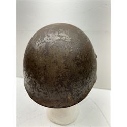 WWII Portuguese steel M1940 combat helmet with original leather liner and strap, D23cm  