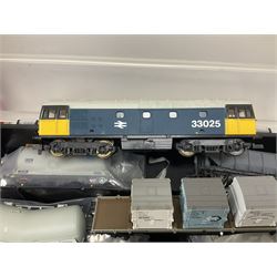 Various makers ‘00’ gauge - Hornby DCC ready LNER 4-6-2 ‘The Mallard’ no.4468 in blue with original box; Lima British Railway Class 33 Bo-Bo diesel locomotive no.33025; quantity of coaches, wagons and track to include Hornby, Lima, Tri-Ang etc (26) 
