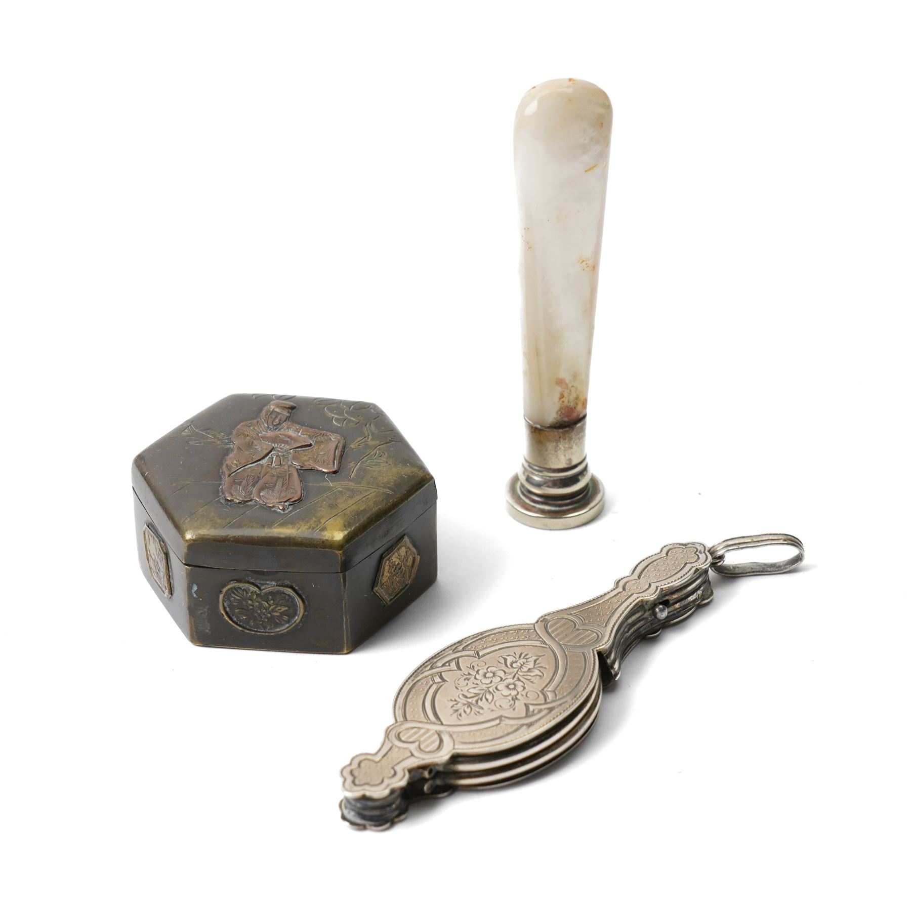 Pair of white metal folding French reading glasses, L9cm; together with a Japanese pill bronze box, D4.5cm and 'N' seal with mother of pearl handle (3)