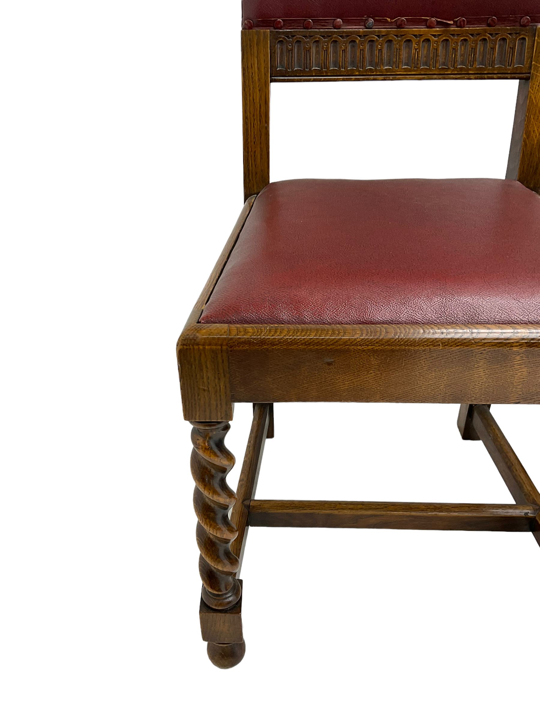 Mid-20th century set seven (6+1) oak barley twist dining chairs, upholstered back and drop in seat, on spiral turned front supports joined by H-shaped stretchers