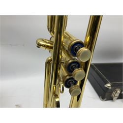 Lafleur trumpet serial no.054827; and Intermusic five-piece clarinet; both cased (2)